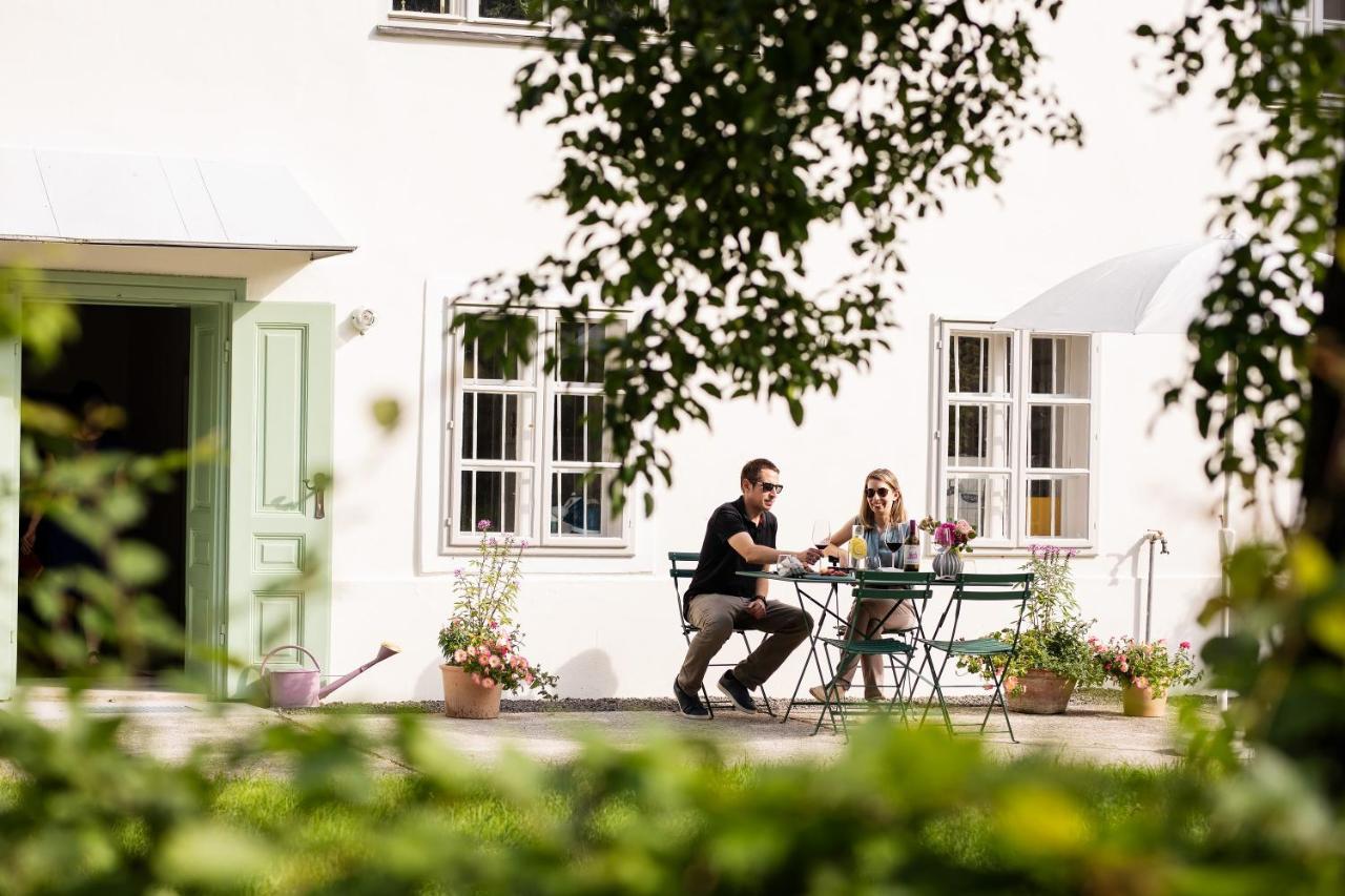 Boutique Hotel Zum Oberjager, Schloss Lackenbach Exterior photo